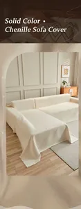 Primer plano de funda de sofá de chenilla crema con textura de calidad y detalles de flecos
