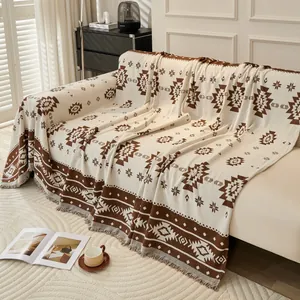 Couverture de canapé bohème à motifs géométriques et pompons en beige et brun vintage