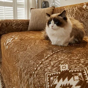 Jacquard-Chenille-Sofaüberwurf mit geometrischem Stammesmuster und Fransenverzierung