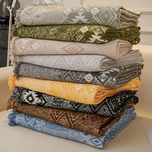 Dicke Bohemian-Chenille-Sofadecke mit geometrischen Mustern und Fransenrand