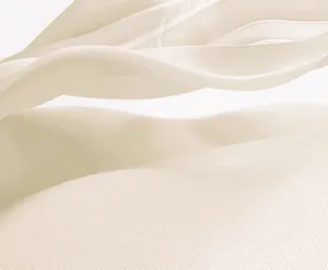 Dettaglio macro del tessuto ciniglia crema traspirante con elevata permeabilità all'aria