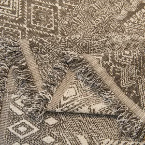 Chenille Sofaüberwurf mit geometrischen Retro-Mustern und handgefertigten Fransen