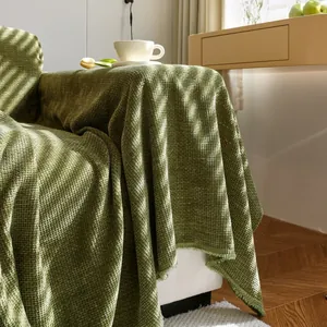 Funda de sofá extra ancha verde hierba de chenilla con textura gofrada y flecos