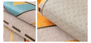 Détail de la housse de canapé en chenille bohème montrant le tissage et l'envers antidérapant