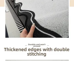 Détail du coussin de canapé en chenille avec bords épais et double couture renforcée