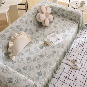 Französischer Sofa-Schonbezug mit Blattmuster, rutschfester Textur und Faltenrock
