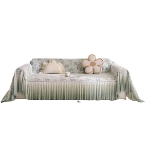 Französische Luxus-Sofabezug mit Blumenmuster, rutschfestem Stoff und Volant-Details