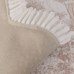 Housse de canapé en chenille luxe avec bordure en dentelle et envers antidérapant