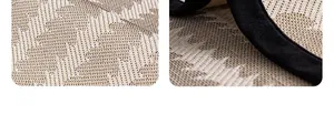 Detalle de la textura tejida con patrón geométrico en zigzag beige y borde de tela negra