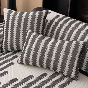 Funda de sofá moderna con rayas geométricas en blanco y negro y textura de lino