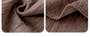 Détail de la housse de canapé en chenille marron avec envers antidérapant et couture