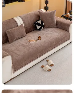Detalle de funda de sofá en pana marrón con suave textura de rayas para el hogar