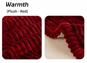 Dettaglio del tappeto in peluche rosso con trama a coste spesse e materiale in morbido tessuto