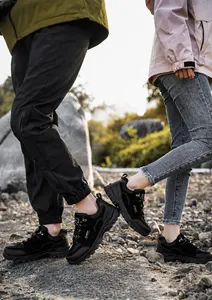 Wanderschuhe für Herren mit rutschfesten Gummisohlen und wasserfesten Materialien für den Winter
