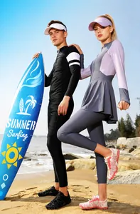 Set coordinato di costumi da bagno a maniche lunghe con protezione solare per coppie