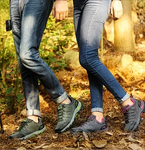 Παπούτσια πεζοπορίας για ζευγάρια με παχιές αντιολισθητικές σόλες και ανθεκτικό πλέγμα