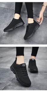Dettaglio di sneakers da donna in maglia nera traspirante con suola spessa ammortizzante