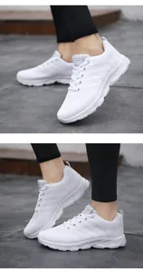 Dettaglio di sneaker bianche in mesh traspirante con suola spessa e trama in maglia