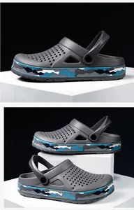 Detailansicht der leichten EVA-Clogs mit grauem Camouflage-Muster und dicker Sohle