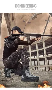 Stivali tattici da combattimento con suole antiscivolo in un contesto militare