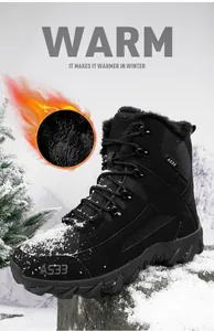 Gros plan de la doublure en polaire épaisse des bottes de randonnée d'hiver noires