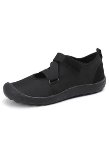 Women's black quick-dry water shoes with elastic cross straps and non-slip rubber sole