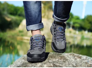 Outdoor-Wanderschuhe aus Wildleder mit robuster Gummisohle und Anti-Kollisions-Kappe