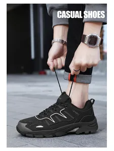 Dettaglio dei lacci delle scarpe da trekking e della trama in mesh esterna