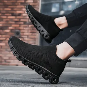 Sneakers a calzino nere leggere da uomo con tomaia in maglia elastica e suola ammortizzata