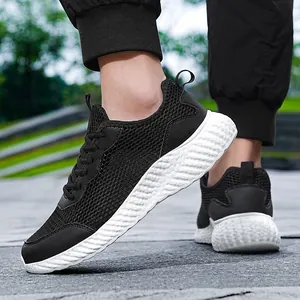 Chaussures de course respirantes en mesh noir et blanc avec semelle légère antidérapante