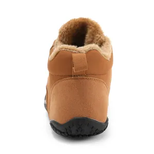 Vista trasera de botas de nieve color camel para hombre con forro de felpa y suela antideslizante