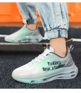 Vista lateral de zapatillas con doble cámara de aire y degradado en color verde menta