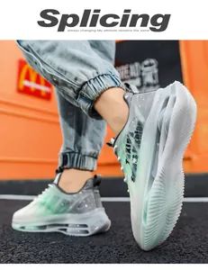 Vista de detalle de zapatillas robustas para hombre con degradado verde y suela con amortiguación