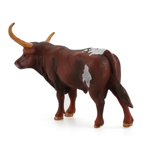 Ραλιστική φιγούρα ταύρου Texas Longhorn με κόκκινες καφέ κηλίδες και μακριά κέρατα