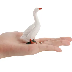 Figurine de petite oie blanche pour micro paysage et décor de jardin avec texture de plumes