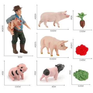 Mikro-Bauernhof-Spielset mit Farmerfigur, Schweinemodellen und Gemüseminiaturen auf Weiß