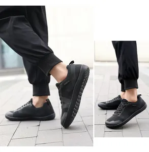 Detailansicht schwarzer Barfußschuhe zum Laufen und Klettern mit atmungsaktivem Stoff