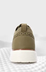 Detailsicht der khakifarbenen Strick-Loafer mit dämpfender Sohle und Schutzfunktion