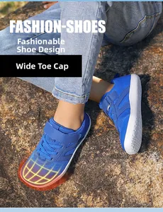 Détail de la zone large des orteils sur les chaussures de sport pour enfants