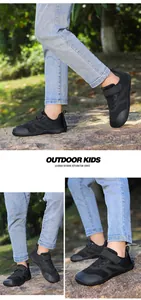Détail de chaussures pieds nus pour enfants avec mesh respirant et velcro pratique