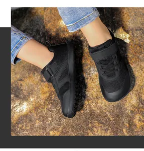 Chaussures pieds nus pour enfants avec mesh respirant et scratchs en milieu extérieur