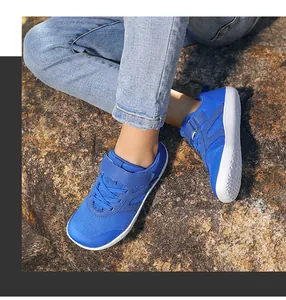 Chaussure barefoot enfant bleue en maille respirante avec semelle antidérapante