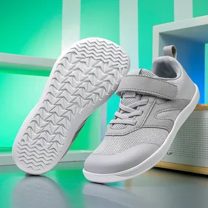 Baskets pieds nus grises pour enfants avec mesh respirant, velcro et semelle antidérapante