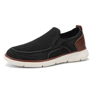 Mocassins pour hommes en mesh respirant avec détail en cuir marron et semelle blanche