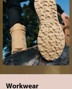 Détail de bottes tactiques montantes avec semelles antidérapantes profondes pour la randonnée