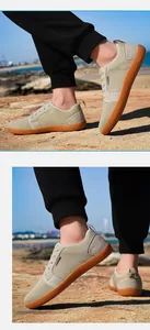 Nahaufnahme atmungsaktiver Herren-Freizeitschuhe mit strapazierfähiger Gummisohle