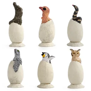 Set van 6 mini dierfiguren met krokodil uil en pinguïn in witte eierschalen op voet