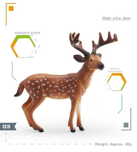 Vue latérale détaillée d'un jouet modèle de cerf sika avec taches et bois réalistes