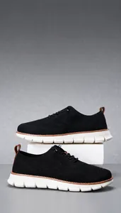 Detail der schwarzen atmungsaktiven Strick-Loafer mit Textur und dicker weißer Sohle