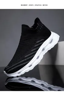 Détail d'une chaussure de running en maille avec semelle à amorti ondulé blanc réactif
